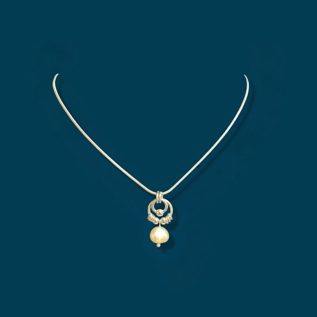 Geo Shape Pearl Necklace